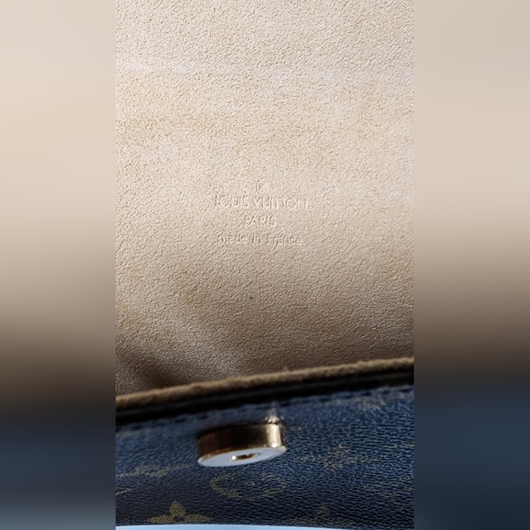 Louis Vuitton Florentine Belt bag (pm) Belt can fit up to 32" waist. Adjustable - Picture 8 of 15